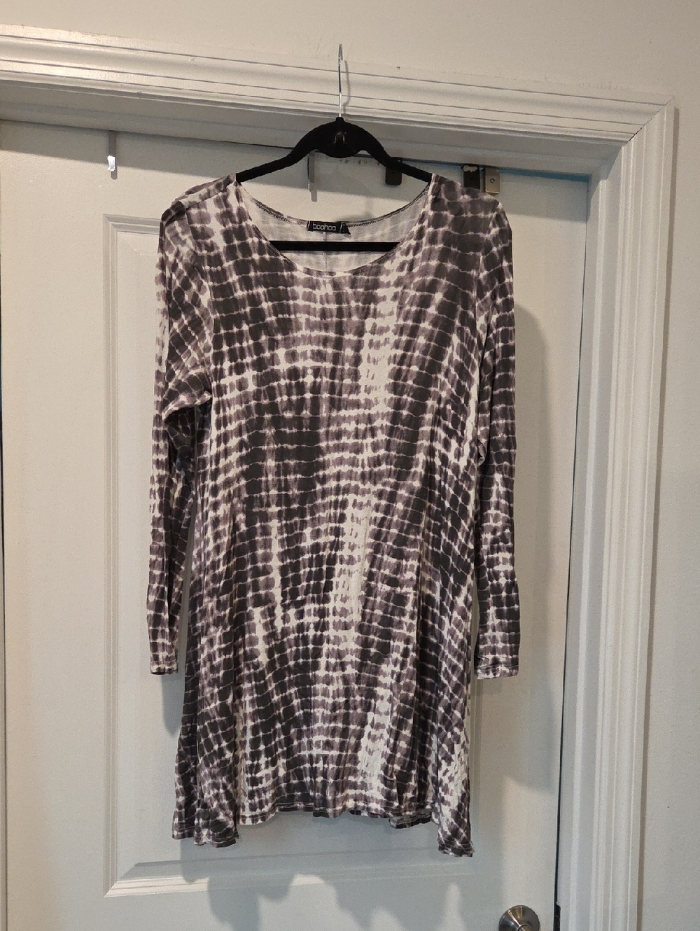 Boohoo Gray and White Tie-Dye Mini Dress Size 8!